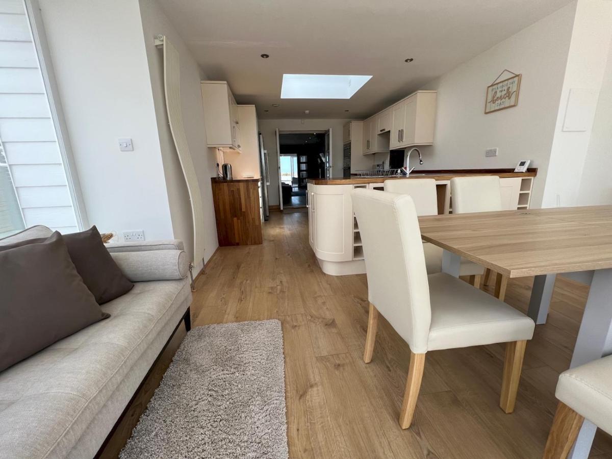 Pass The Keys Fabulous Beach Front Holiday Location Lydd Exterior photo