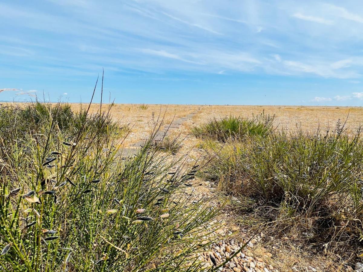 Pass The Keys Fabulous Beach Front Holiday Location Lydd Exterior photo