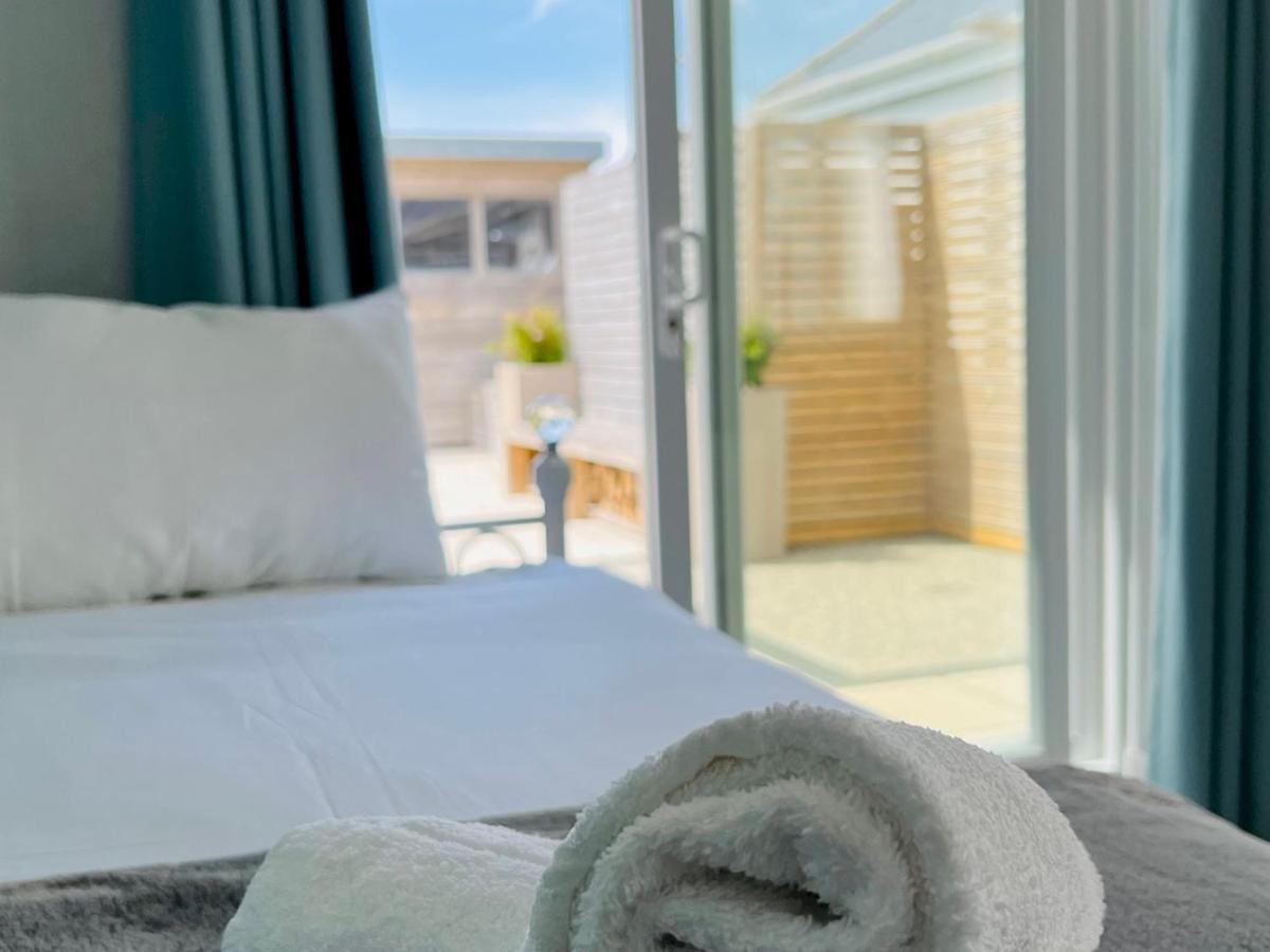 Pass The Keys Fabulous Beach Front Holiday Location Lydd Exterior photo