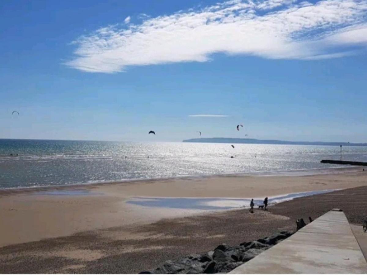 Pass The Keys Fabulous Beach Front Holiday Location Lydd Exterior photo
