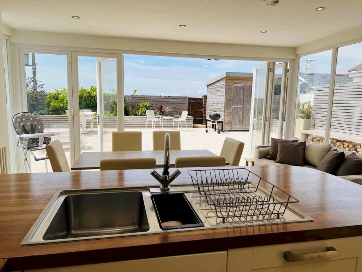 Pass The Keys Fabulous Beach Front Holiday Location Lydd Exterior photo