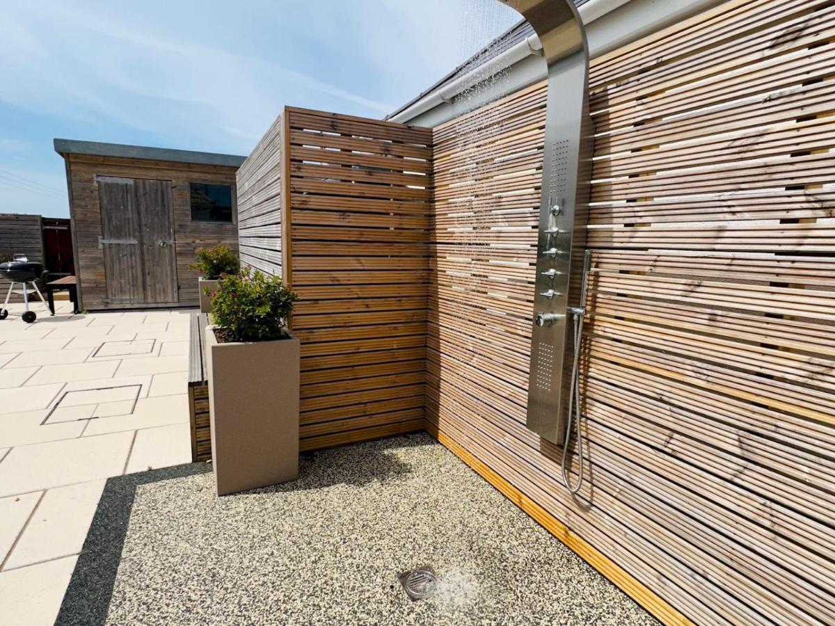 Pass The Keys Fabulous Beach Front Holiday Location Lydd Exterior photo