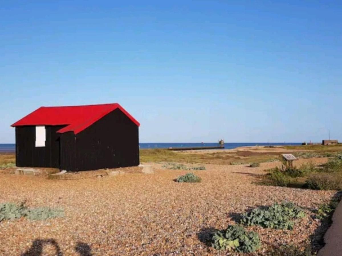 Pass The Keys Fabulous Beach Front Holiday Location Lydd Exterior photo