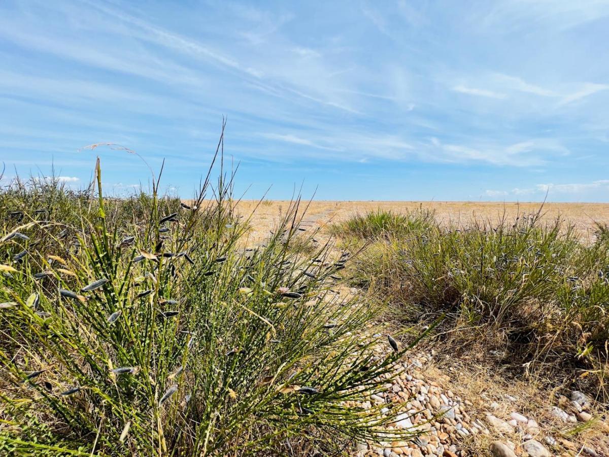 Pass The Keys Fabulous Beach Front Holiday Location Lydd Exterior photo