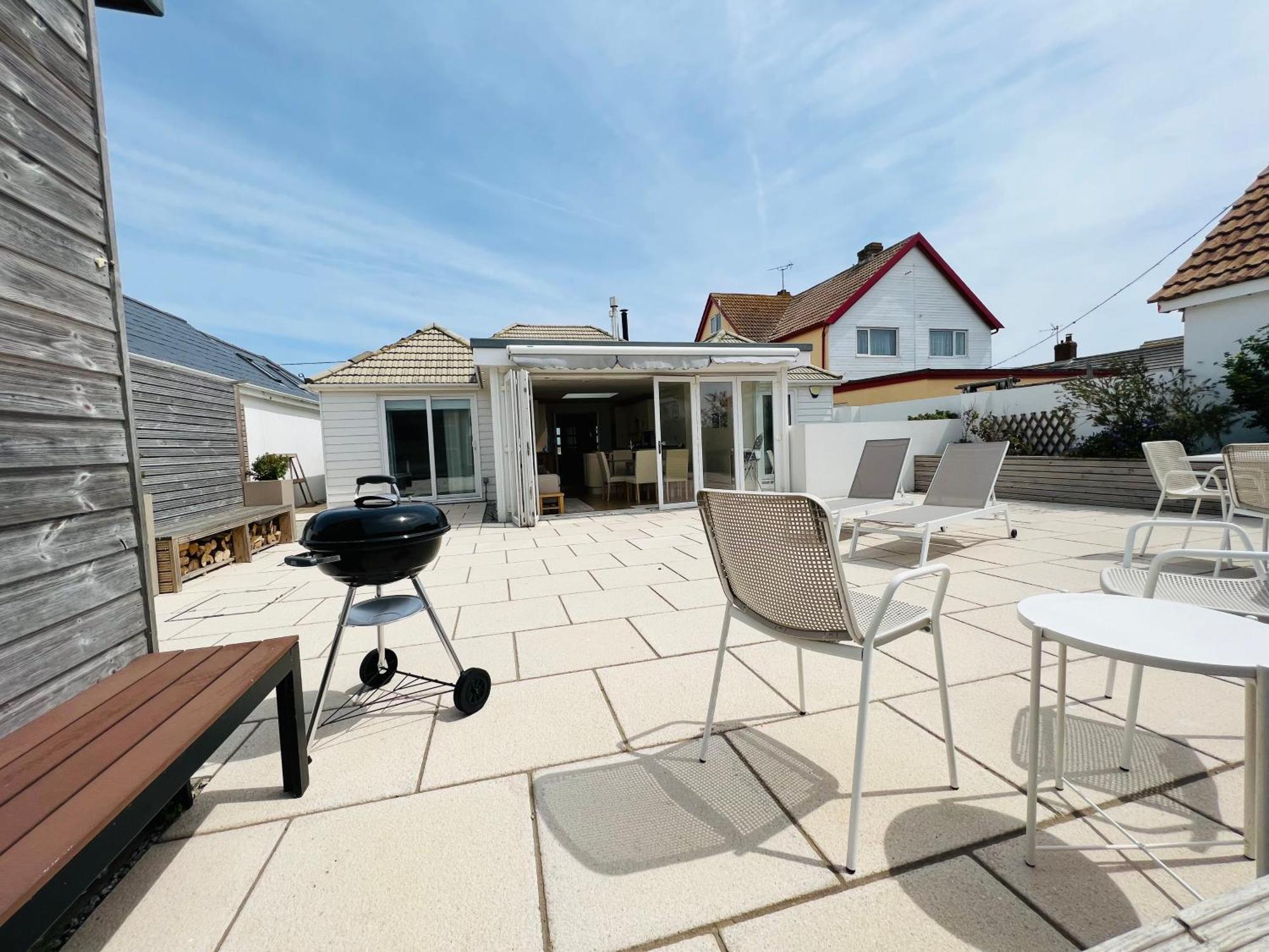 Pass The Keys Fabulous Beach Front Holiday Location Lydd Exterior photo